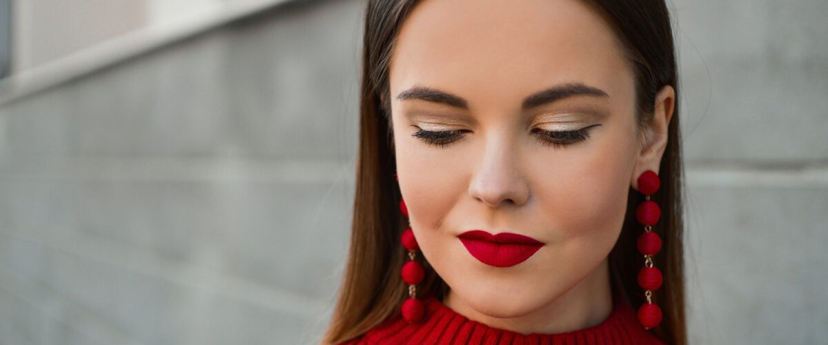 8 Eye-Catching Makeup, Nail, and Outfit Combos to Try